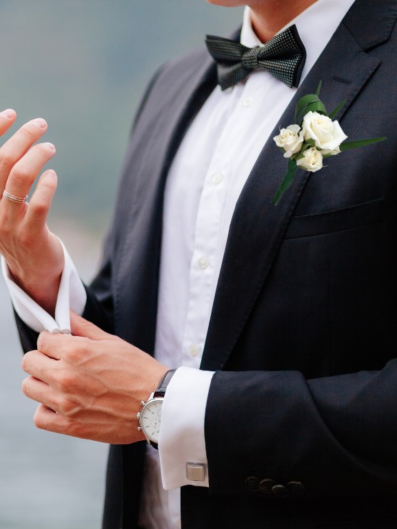 WHITE WEDDING DAY 6 - 30 CORSAGE & BOUTONNIERE